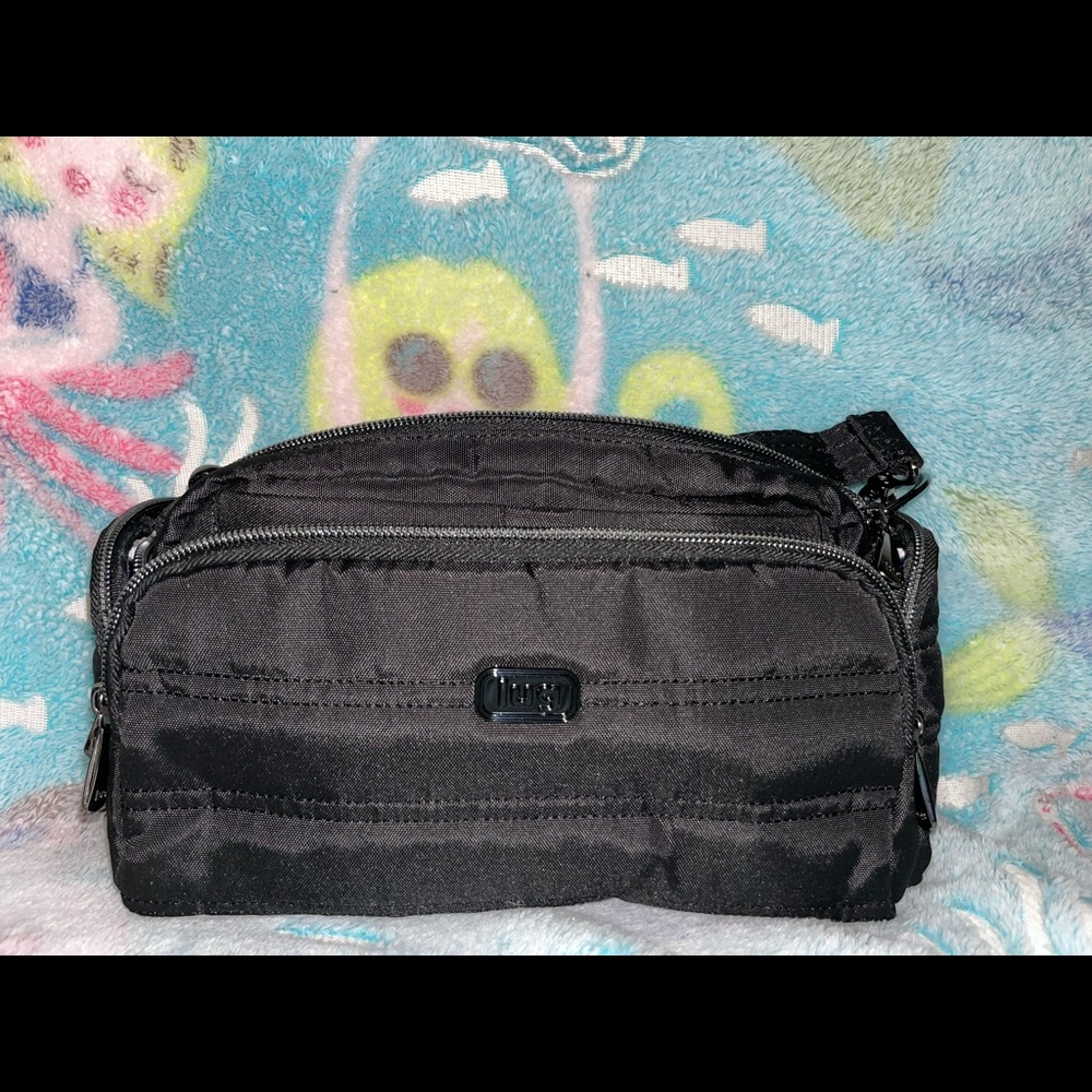 Lug trolley crossbody brushed black.